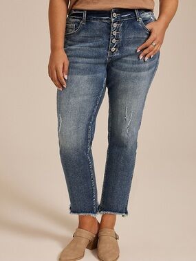 Plus Size KanCan™ High Rise Fray Hem
Button Fly Capri